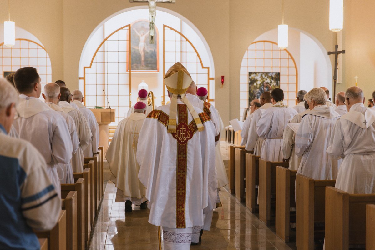 BishopBarron's tweet image. Friends, I recently celebrated Mass at the Saint Paul and Minneapolis Archdiocesan Presbyteral Assembly hosted by St. Mary’s University in Winona. More than two hundred priests were in attendance, and in my homily, I reflected on the great ministerial example of St. John the…