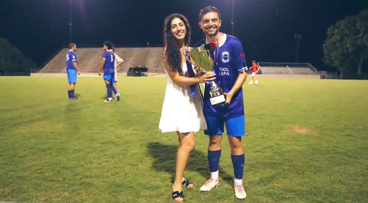 cenlafc's tweet image. Hey Siri, play “Top Of The World” 🔝