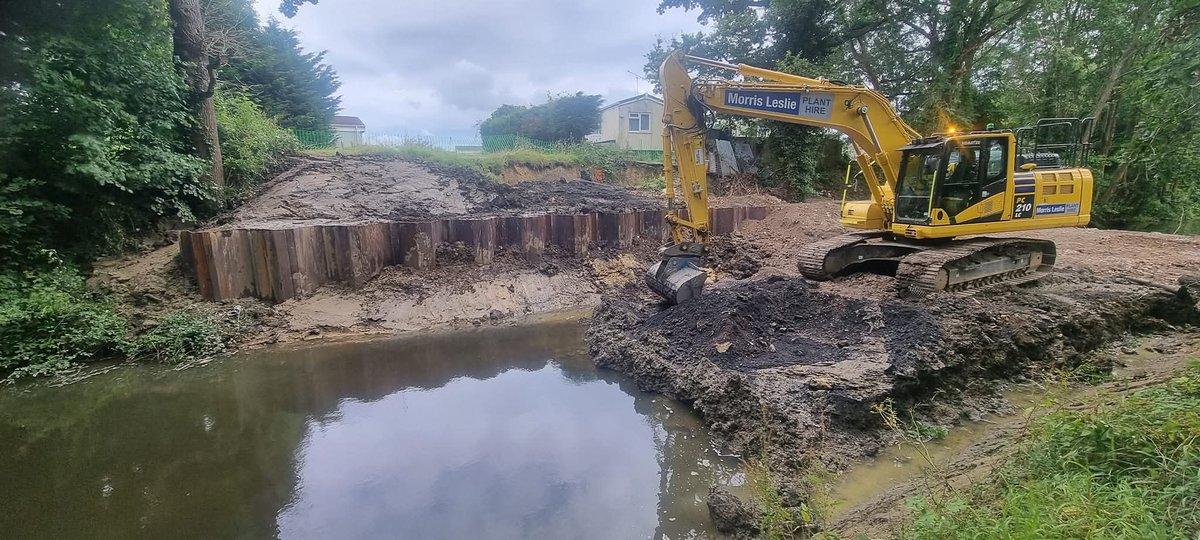GroupKraken's tweet photo. Where has the year gone, flashback to this time last year when we was re-shaping the river bed and Embankment after the Embankment was stabilised after giving way. 

#sheetpiling #riverembankment #Stabilisation https://t.co/yIpg4tlFn3