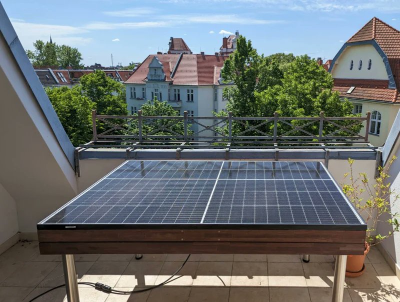 sfv_de's tweet image. Ein kleiner Schritt zur großen #Energiewende! ☀️
Der #Solartisch ist eine praktische Möglichkeit, Strom per Steckersolar zu erzeugen! ⚡ Gute Idee, genial umgesetzt, Gesamtkosten nur ca. 400€
Alle Infos zum Nachmachen:
👉 sfv.de/solarklapptisch