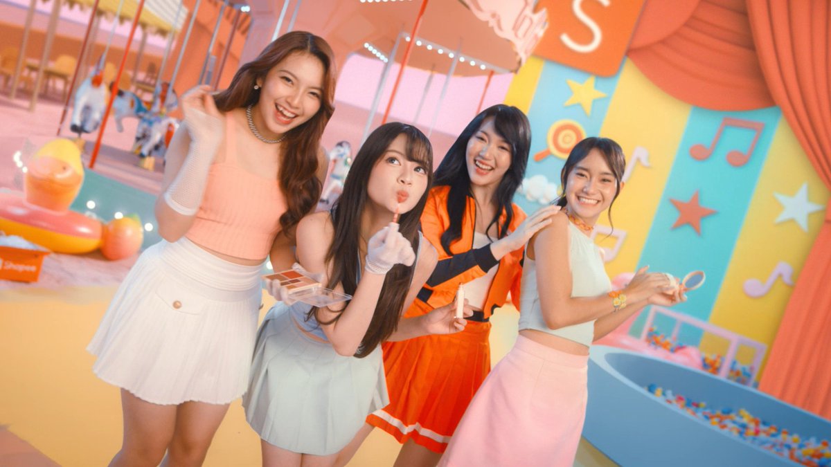 lagunya MV JKT48 yang baru, bener-bener cocok sama JKT48! Suka banget juga so colorful! auto check out Shopee sambil dengerin MV JKT48 terbaru! #ShopeeJKT48