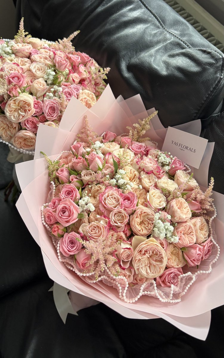 yasflorals's tweet image. Grad bouquets