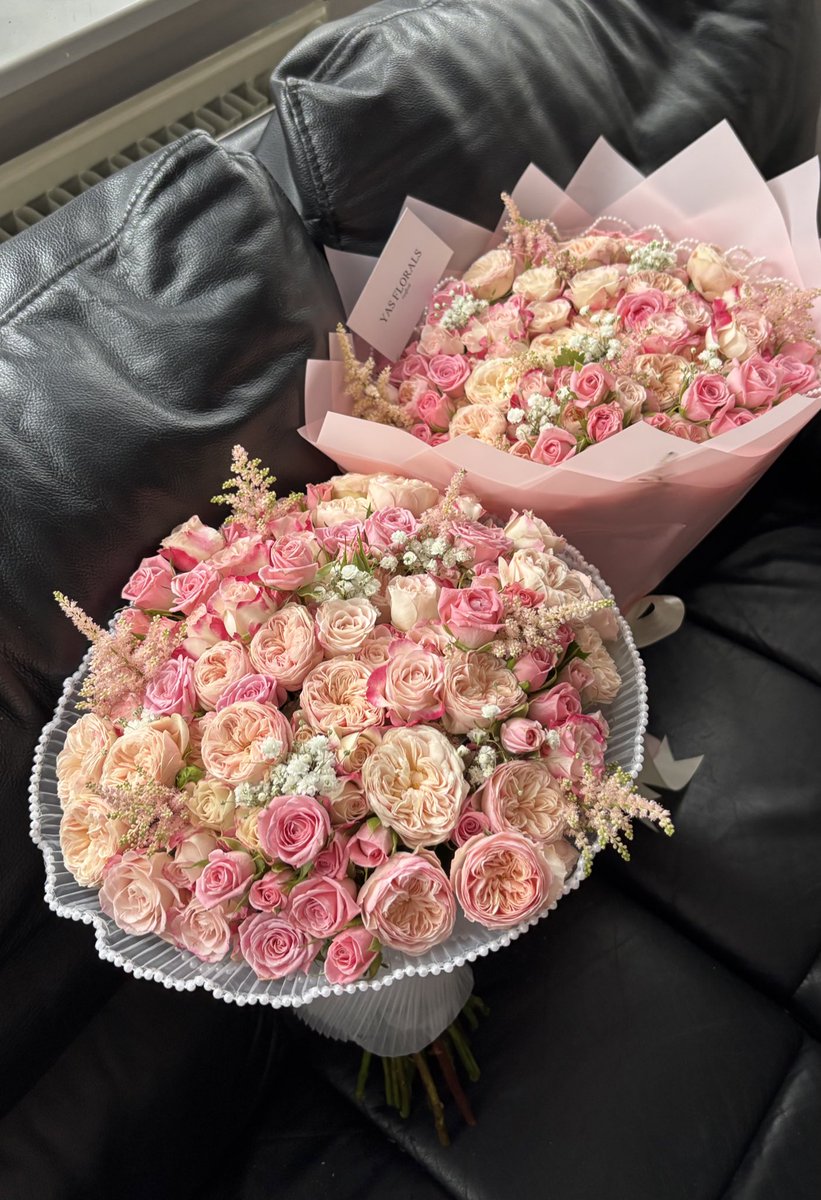 yasflorals's tweet image. Grad bouquets