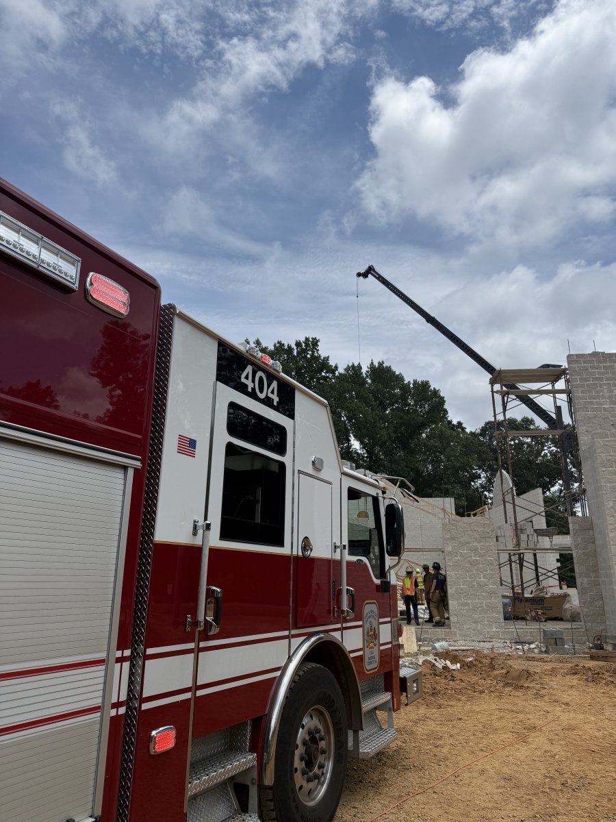 ffxfirerescue's tweet image. At 1:18pm #FairfaxBravest @CityofFairfaxFD responded to a building collapse in 3000 blk of Cedar Ln in Merrifield. The building is under construction. Crews & FCFRD Technical Rescue Operations Team worked together to assess the scene & assist workers. 3 patients were transported.