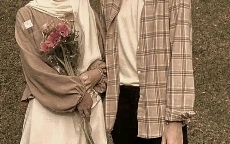 ،
ليس كل إمرأه تنسى بإمرأة أخرى هناك إمراه لو ضاعت منك ستقضي بقية حياتك
تجمع صورتها من ألف ٱمراه
ولن تجمعها 
طبعاً ده كله كلام كدب في كدب . ده كتالوووووووج 😂