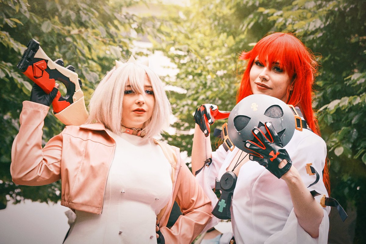 “Learn to Fight, or Don’t Even Try!”

Some of my favourite shots from the #guiltygearstrive shoot with (valf.cos &amp; opitmus.cos - Instagram) 😄📸🔥💥
<a href="/valfcos/">izzy</a> - Jack-o
Soup - Elphelt
———————————————
#cosplayphotography #guiltygear #mcmcomiccon