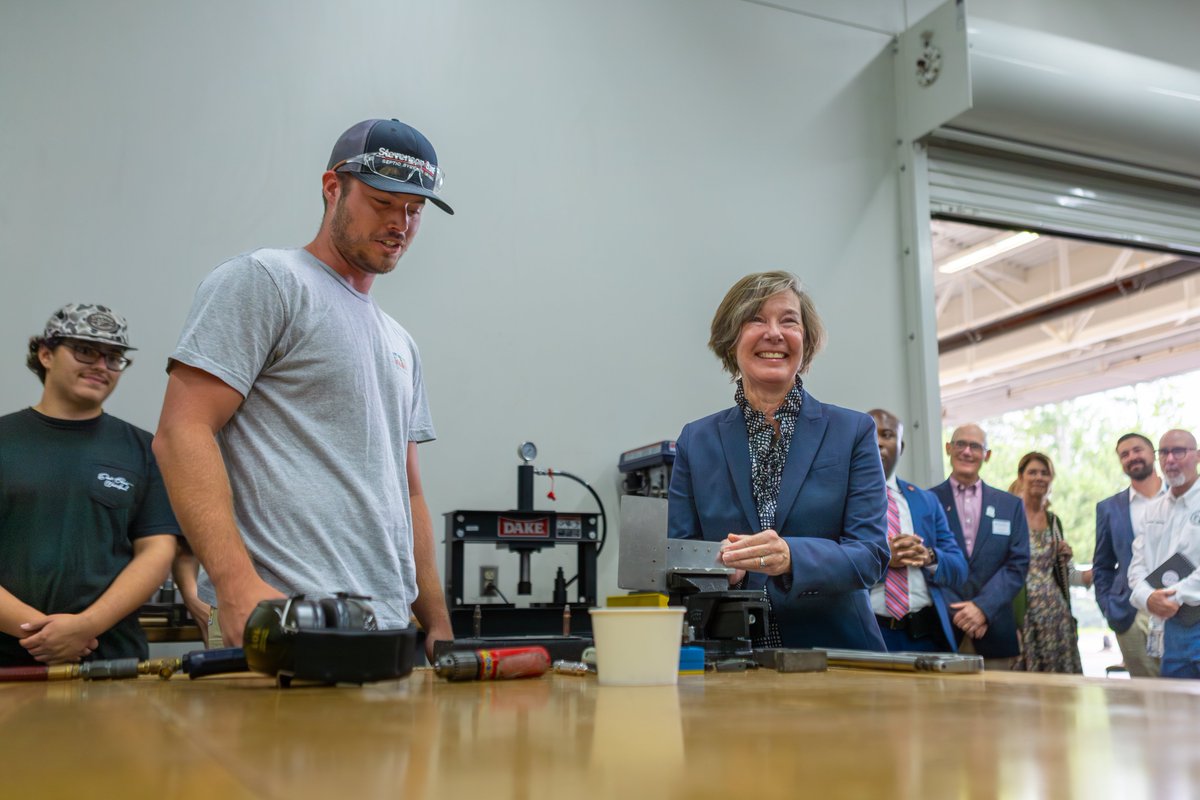 NCLtGovernor's tweet image. Our community colleges are transforming lives!
I had a great time on @COA_Dolphins Currituck Campus this afternoon, where I spoke with students in the aviation and machining programs and saw how they are set up for success.