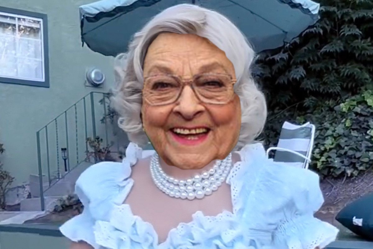 imshanereaction's tweet photo. She's got Betty from Coronation Street eyes https://t.co/HN5dUoEeE1