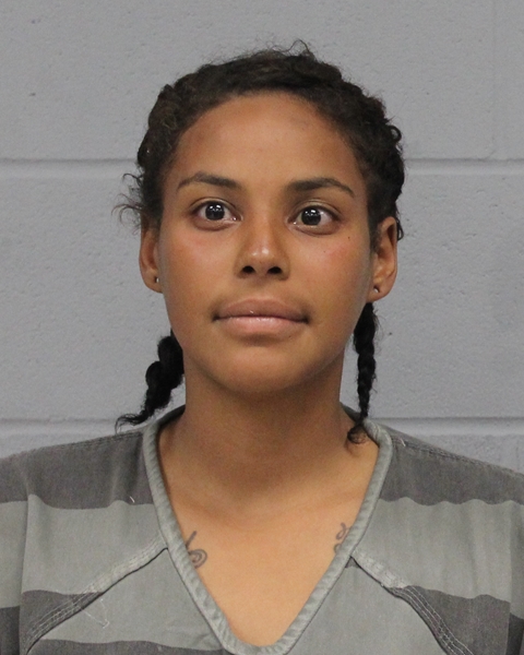 AustinJustice's tweet image. AUSTIN WOMAN breaks into cars wearing surgical glove, steals $20 from birthday card, and flees nail salon through back door after refusing to pay for $150 manicure. All in the last few months.
Yunnique Green's 10-charge rampage since March:
• Stole iPhone from coffee shop…