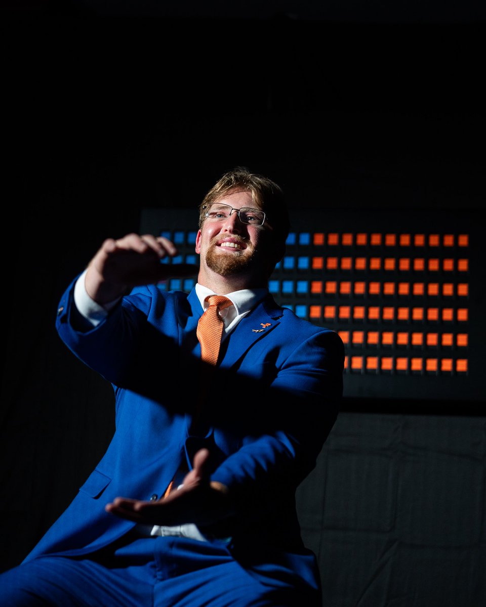 GatorsFB's tweet image. The man in the middle.
@JakeSlaughter5 | #GoGators