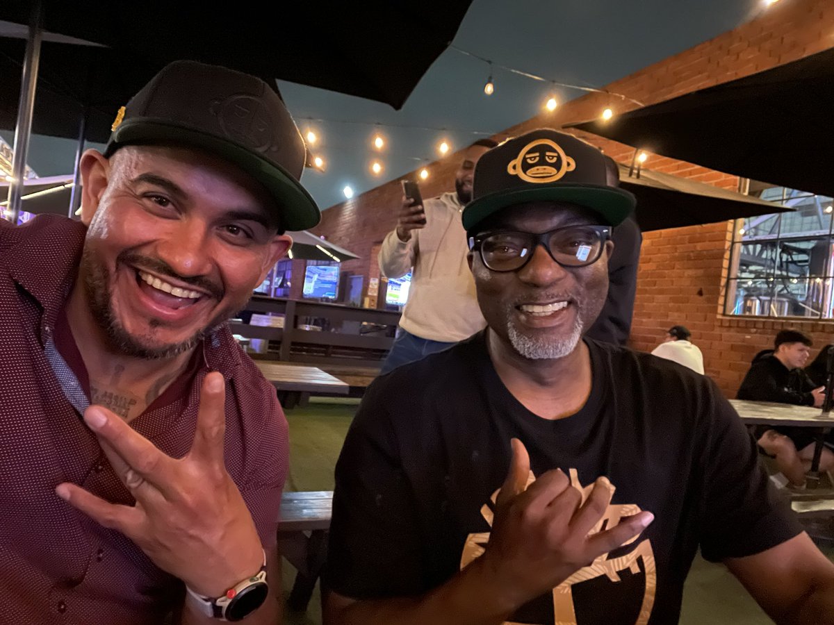 LakerCryp27's tweet image. Bitcoin🟧, IRL Meetups, & PHriend’z.
Hung out with @TheShakeMachine at @BitPlebsLA last night. @orangepillapp 🤝. !RISE @OnChainMonkey .