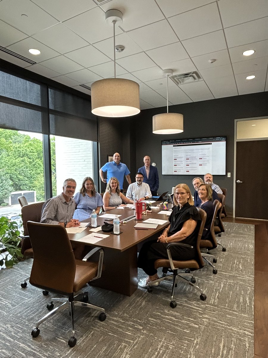 WKUGordonFord's tweet photo. Prepping for fall! Thanks to Craig Browning and Glenview Trust for hosting the GFCB Leadership Team’s annual retreat. Great day of planning and collaboration to gear up for the year ahead!
#WKU #YouBelongAtGFCB #LeadershipRetreat #FallPlanning https://t.co/YpYuijMIap