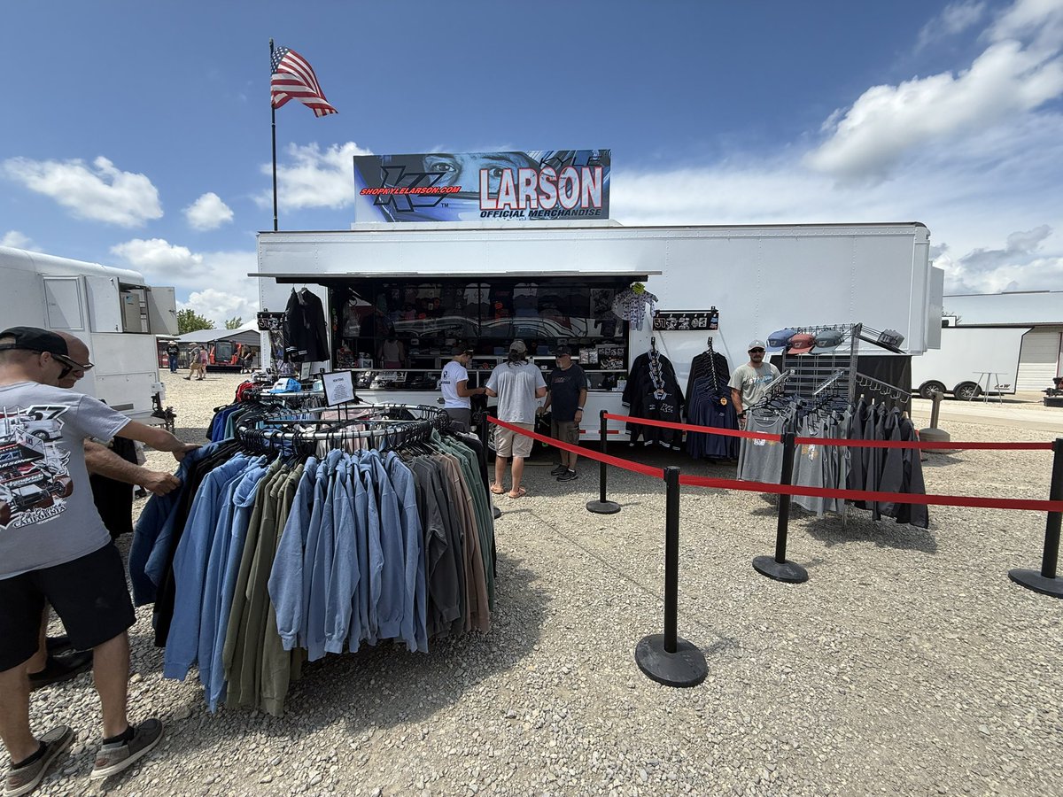 ShopKyleLarson's tweet image. 𝐄 𝐋 𝐃 𝐎 𝐑 𝐀 👑
Open four nights straight- located in turns 3&4!
King of the Deck will launch online TOMORROW at Noon ET!
🛍️ ShopKyleLarson.Com