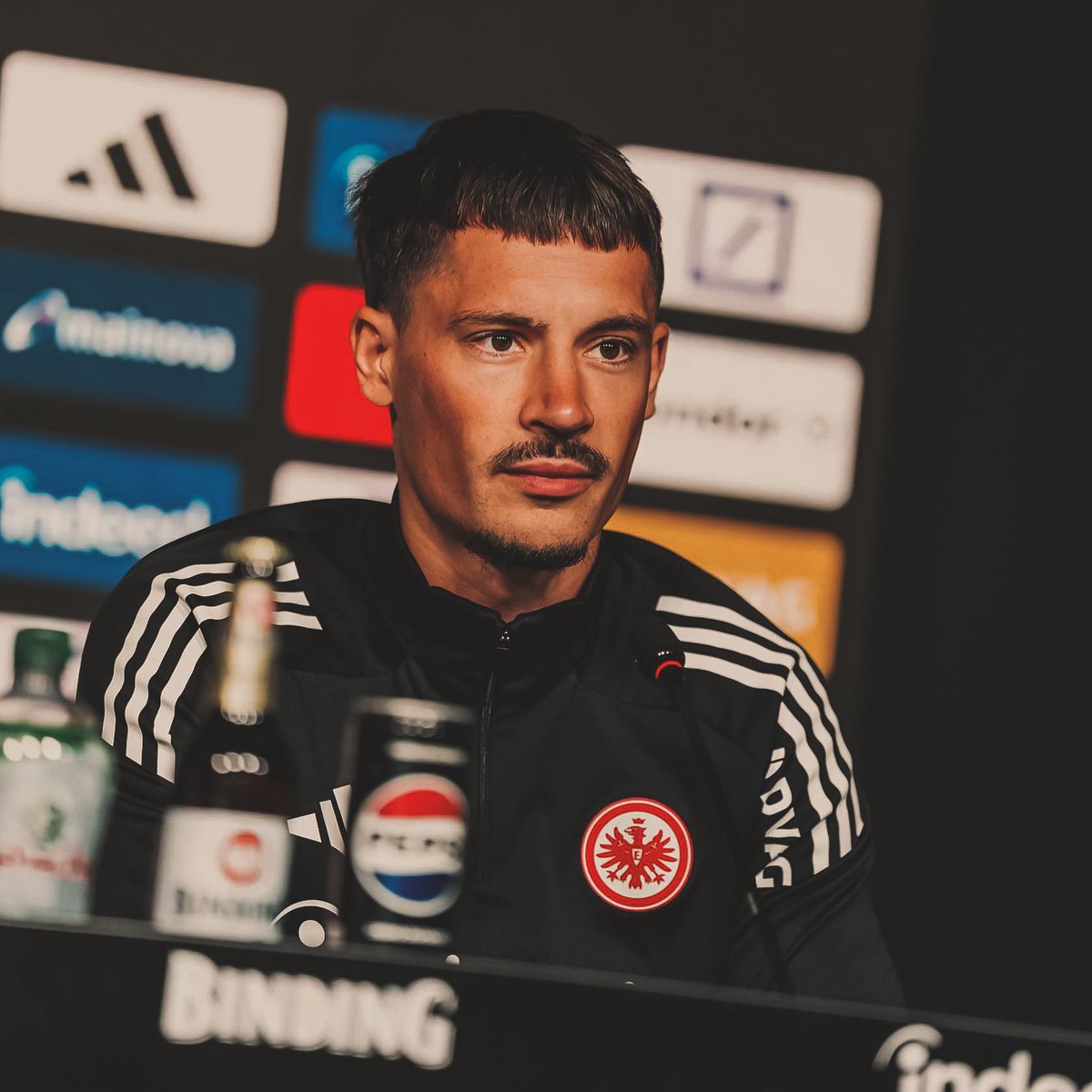 Robin Koch tweet media