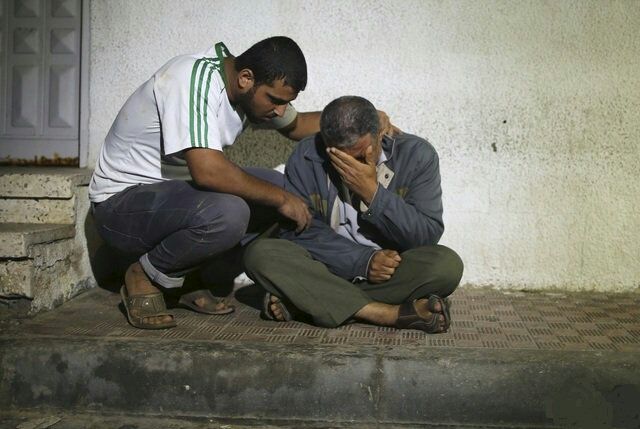 عندما تاب الله على كعب بن مالك (رضي الله عنه ) بعدما تخلف عن غزوة تبوك .. دخل المسجد مستبشراً فقام إليه طلحة يهرول واحتضنه .. فقال كعب : لا أنساها لطلحة " ..
مواقف الجبر في لحظات الانكسار لا تُنسى "