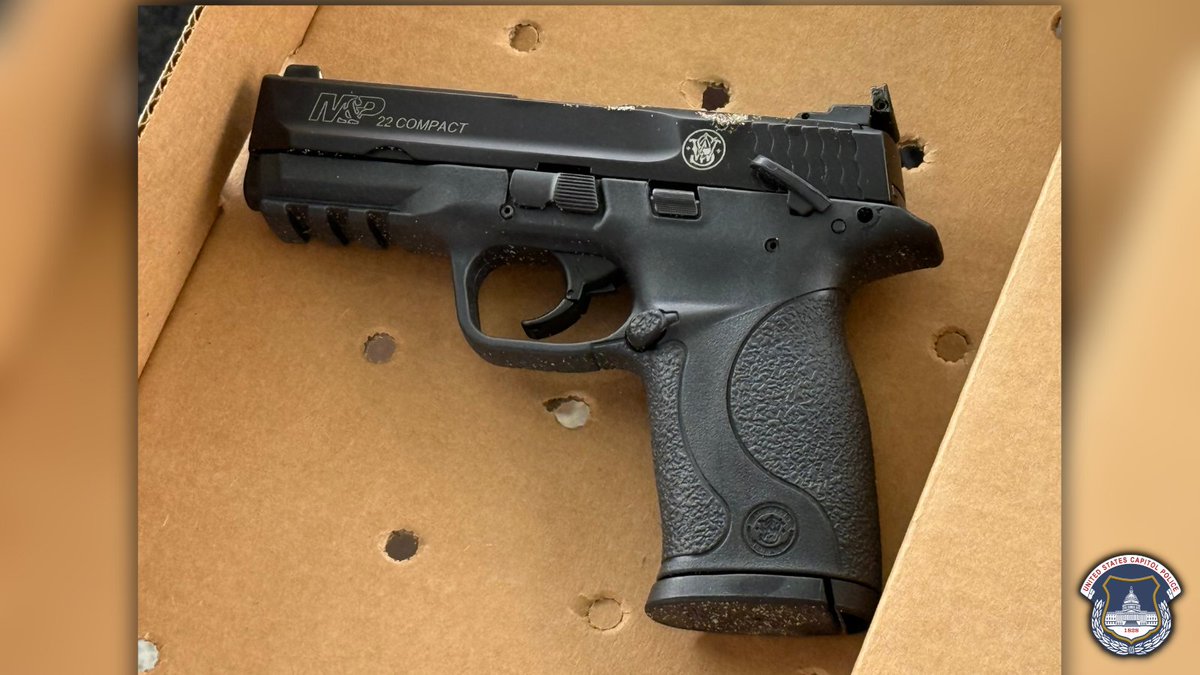 CapitolPolice's tweet image. This morning our officers spotted something unusual, which led them to make an arrest and recover guns, knives, a bow & arrow, and more from a suspicious vehicle.
You can learn more about the arrest here: bit.ly/4lDEgI2