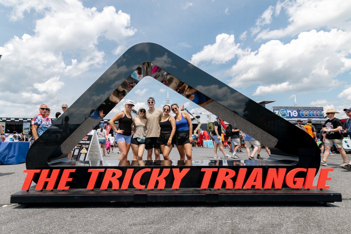 Did you snap a pic with The Tricky Triangle Photo Icon in Fan Fair?🔺🦊

We want to see it—share your photos with us! 📸