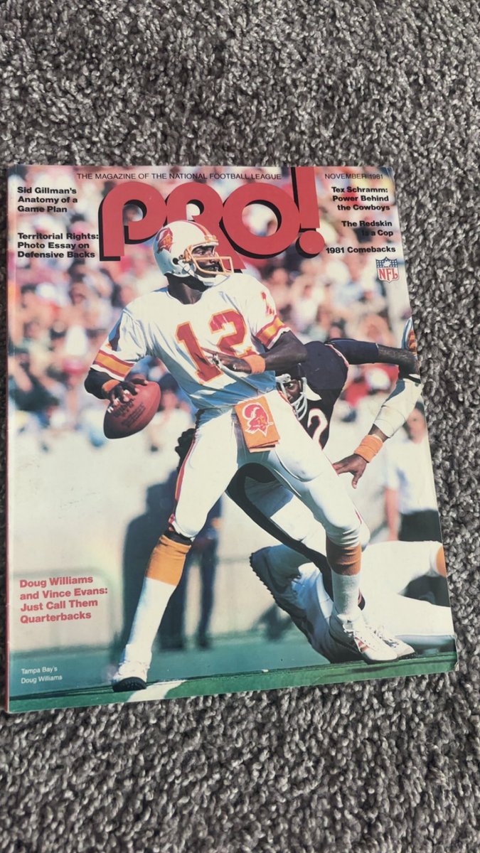 BucsArchive1976's tweet image. 3 new magazines for the collection. The Ricky Bell cover is sweet