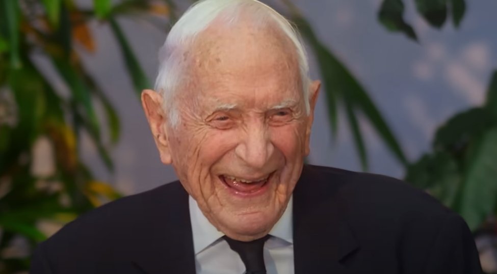 Profesor de nutrición, 101 años, cero achaques, y la mente más lúcida que cualquier político

¿Su secreto?

Sus 8 consejos tan simples que avergonzarían a tu médico.

Aquí el manual para llegar a viejo, sano… y con ganas de seguir viviendo 🧵👇