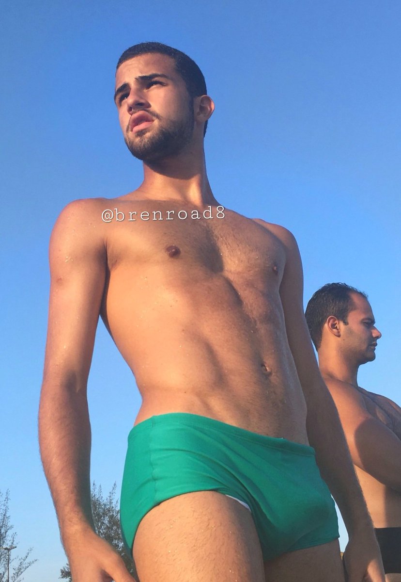 brenroad8's tweet photo. Más de este bello ejemplar guapo y buenote 🥵🥵   🥵🥵 #chacalitos   🥵🥵 #chacales 🥵🥵 #machos #bultos #bulge #straight #chacalito #héteros #jóvenes https://t.co/9LKQH0T4gM