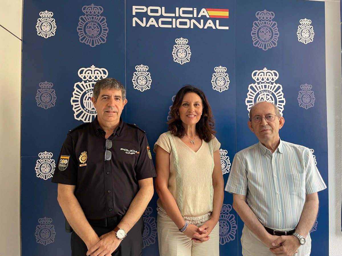 Asociación Española Contra el Cáncer ALMERÍA (@contracanceral) on Twitter photo ☀️ Hemos formado a la Policía Nacional de Almería en la prevención del cáncer de piel, con un taller impartido por el dermatólogo Ramón Fernández Miranda.
#todoscontraelcancer #cancerdepiel #prevenciónfrentealsol <a href="/MagdalenCantero/">Magdalena Cantero</a> ☀️ Hemos formado a la Policía Nacional de Almería en la prevención del cáncer de piel, con un taller impartido por el dermatólogo Ramón Fernández Miranda.
#todoscontraelcancer #cancerdepiel #prevenciónfrentealsol <a href="/MagdalenCantero/">Magdalena Cantero</a>
