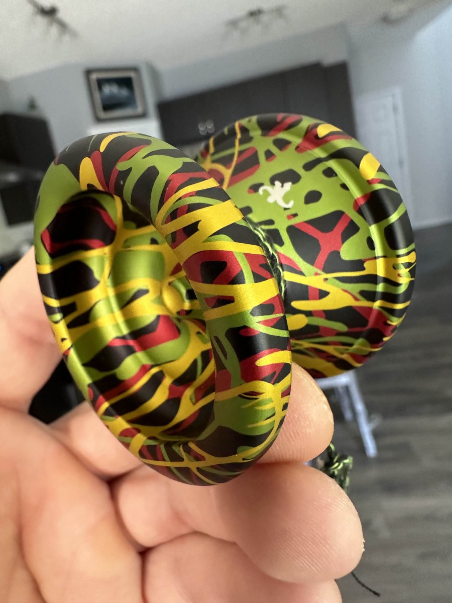 What colour string would you put on this? Pic shared by #MonkeyfingeRDesign Zoo Member dkbowers3 #MFDyoyo #yoyo