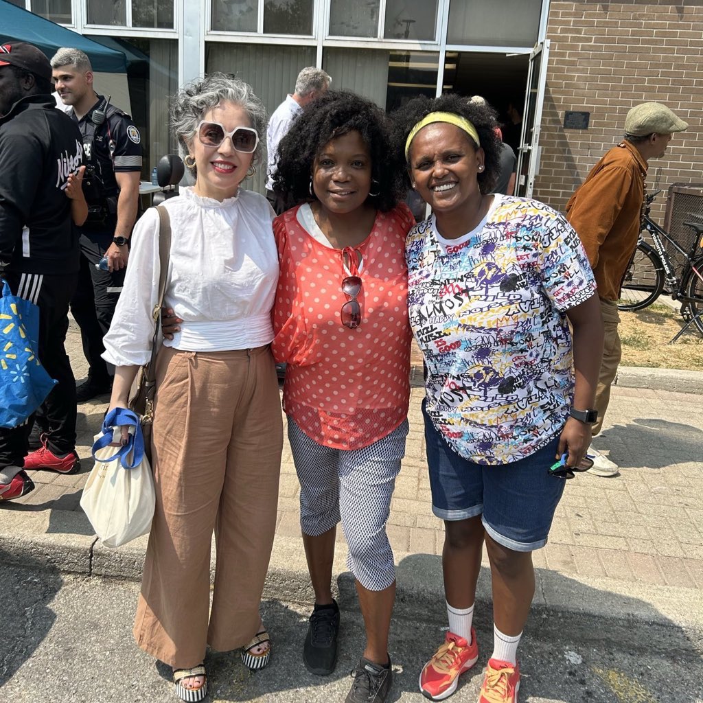 BravoDavenport's tweet image. I had a great time celebrating the Grand Opening of the Youth Leaders of Tomorrow Hub at Pelham Park.
Partnering with @TOHousing, we’ve put funds into an updated space for programs and a computer lab for youth. These are investments in the future of Davenport and our community.
