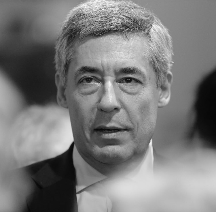 Henri Guaino :
« Le Président de la République déclare que le projet de budget «a la vertu du courage, de l’audace et de la lucidité ».
Nous voilà rassurés !
Tout le monde sait à quel point il est expert en la matière et incarne si bien lui-même ces vertus.
Quand ces gens