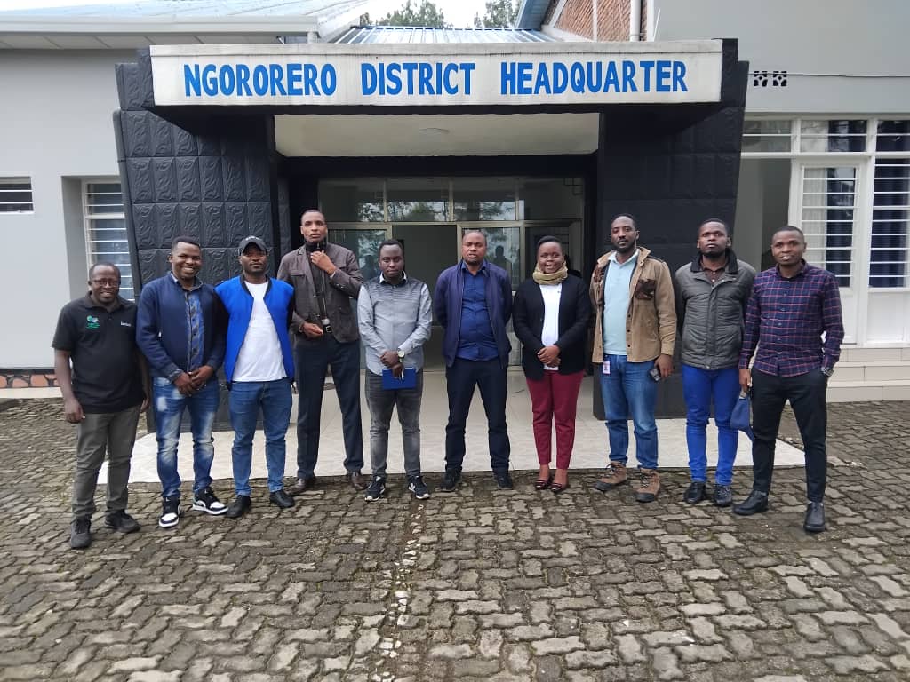 Ngororero District (@ngororerodistr) on Twitter photo Umuyobozi ushinzwe ubuhinzi n’umutungo kamere, Bwana Bazambanza Azalie, hamwe n’abakozi ba ANR-Unit, bakiriye itsinda rya Cordaid (ONG) riyobowe na Madamu MUGABEKAZI Sylvie.
<a href="/RwandaLocalGov/">Ministry of Local Government | Rwanda</a> <a href="/EnvironmentRw/">Ministry of Environment - Rwanda</a> <a href="/REMA_Rwanda/">Rwanda Environment Management Authority</a> <a href="/RwandaWest/">Western Province I Rwanda</a> Umuyobozi ushinzwe ubuhinzi n’umutungo kamere, Bwana Bazambanza Azalie, hamwe n’abakozi ba ANR-Unit, bakiriye itsinda rya Cordaid (ONG) riyobowe na Madamu MUGABEKAZI Sylvie.
<a href="/RwandaLocalGov/">Ministry of Local Government | Rwanda</a> <a href="/EnvironmentRw/">Ministry of Environment - Rwanda</a> <a href="/REMA_Rwanda/">Rwanda Environment Management Authority</a> <a href="/RwandaWest/">Western Province I Rwanda</a>