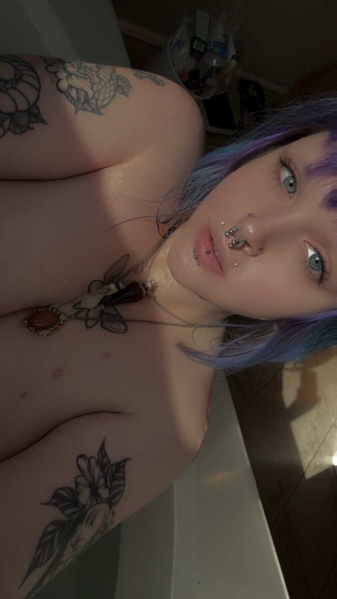 Heyo I’m Kat🖤
New pinned, not new to nsfwtwt 🖤

🕸️25 
🕷️tattooed
🕸️5’6
🕷️sub
🕸️she/they
🕷️paid twt has all the uncensored goodies(dm me🫶🏻)

🖤&amp;🔄 for potential mutuals 🥹