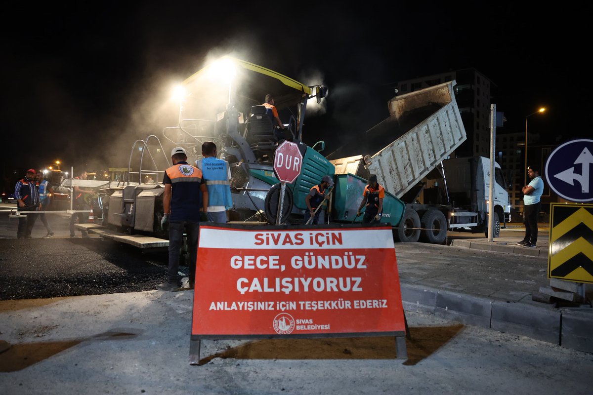 Şifa Caddesi’nde Asfalt Mesaisi 🚧👷‍♂️

Başkanımız Dr. Adem Uzun, Şifa Caddesi’nde asfalt serimi yapan ekiplerimizi yerinde ziyaret etti.

Çalışmalar hakkında bilgi alarak ekiplerimize kolaylıklar dileyen Başkanımız Uzun, esnaf ve mahalle sakinleriyle de sohbet ederek çalışmalar