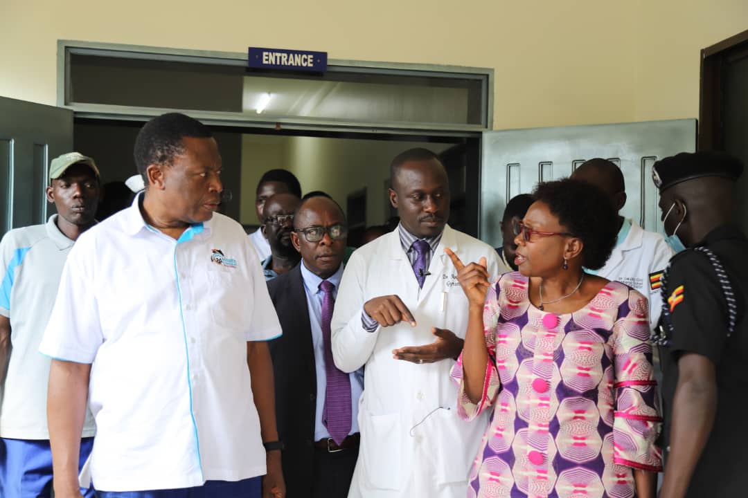 Basalirauni2023's tweet image. Lira Regional Referral Hospital, with support from @Seed_Global, has opened a newly renovated theatre.
Commissioned by Hon. Dr. @JaneRuth_Aceng, the event was graced by the DGHS, Chair HSC, and Commissioner Clinical Services.
@MinofHealthUG @DianaAtwine
#MOHatWork #MOHDelivers
