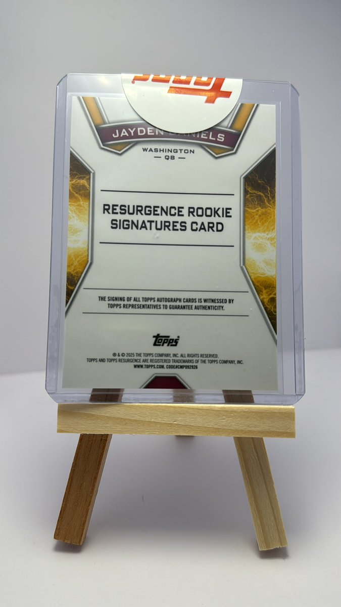 09orangehemi's tweet photo. @Topps it’s great when we wait months for redemptions only for your QC department to let centering like this get shipped. https://t.co/tXMh2DD3kJ