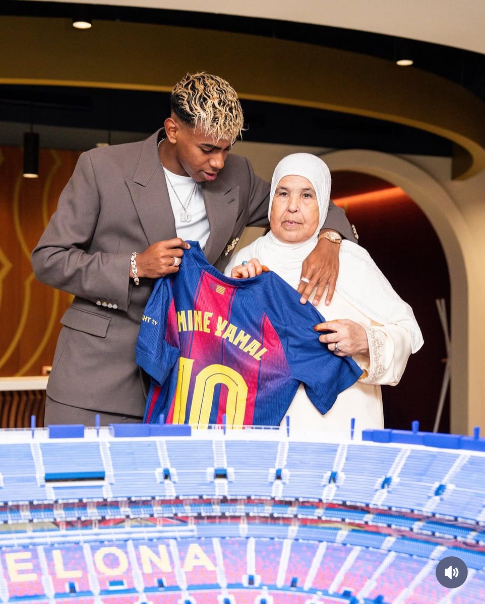 ActuFoot_'s tweet photo. "𝗠𝗢𝗡 𝗡𝗨𝗠𝗘́𝗥𝗢, 𝗠𝗢𝗡 𝗛𝗜𝗦𝗧𝗢𝗜𝗥𝗘, 𝗠𝗢𝗡 𝗖𝗛𝗘𝗠𝗜𝗡, 𝗫𝟭𝟬 💙❤️"

Lamine Yamal 🇪🇸🔟👕

📲 IG https://t.co/HjzksTILKa