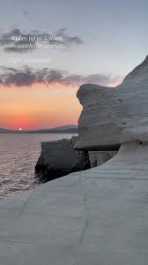 themiskossiori's tweet image. «Αυτό που έχει σημασία στη ζωή είναι το να ζεις»
…όχι το «να έχεις», ούτε το να επιδιώκεις να έχεις.
Αλλά να κάνεις, να απολαμβάνεις, να ζεις με όλες σου
τις αισθήσεις, να νιώθεις, να αισθάνεσαι… !!!!
~Jiddu Krishnamurti~