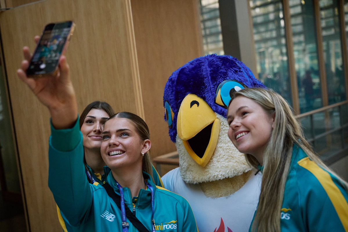 landnrw's tweet image. Der Startschuss für die @Fisu World University Games an #Rhein und #Ruhr ist bis nach #Berlin zu hören. Bei @NRW_in_Berlin verfolgen über 1.000 Sportlerinnen & Sportler sowie Vertreter aus Gesellschaft & Politik den Auftakt live.