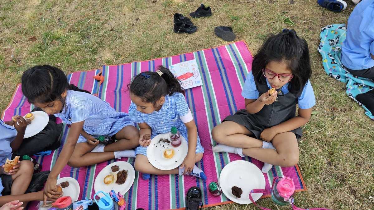 RosaryPrimary's tweet photo. Our Reception children had their graduation which was followed by a bring and share picnic with the parents. It was such a special morning recognising each of the children for all they have accomplished this year and then spending quality time with them and their parents. https://t.co/u401usCIAL