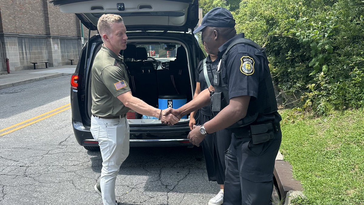 GoArmyWestPoint's tweet image. Our Athletic Department went out this week to thank our emergency and support services!
Thank you for all you do here at West Point!