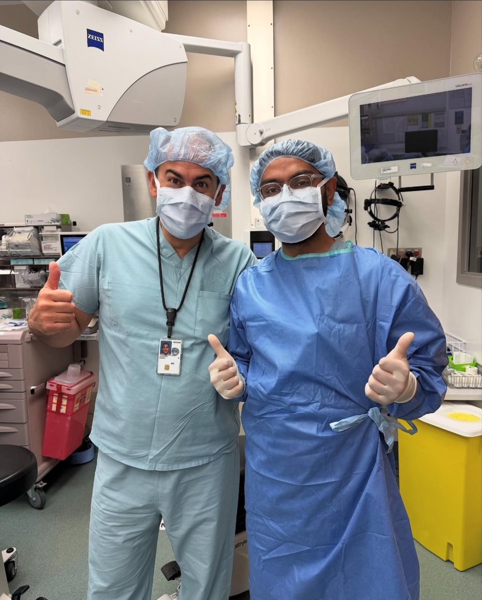 NMOphthalmology's tweet image. Resident physician, Aashay Patel, MD, performs his first complex #cataract case with Ramez Haddadin, MD. The lens made it in the bag! 👁️
@NUFeinbergMed @McGawGME