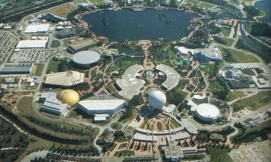 WDWTales's tweet image. More great shots of EPCOT Center back in the day. Not sure where I grabbed this pic, but looks like late ‘89, early ‘90s? Looks like Boardwalk may not be there yet.
