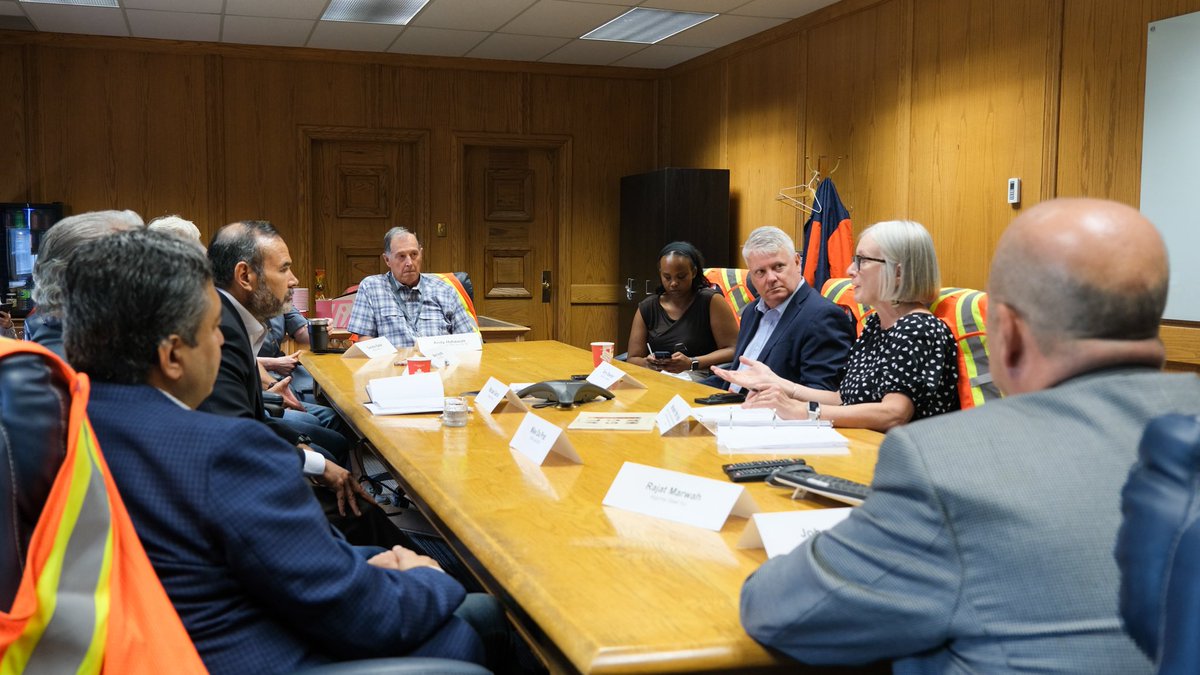 PattyHajdu's tweet image. L’acier est l’épine dorsale d’un Canada indépendant.
À Sault Ste. Marie, j’ai rencontré @AlgomaSteelInc pour parler d’emplois, d’industries propres et du rôle du Canada dans le secteur manufacturier mondial.
#EmploisCanadiens #Carboneutralité #FabriquéAuCanada