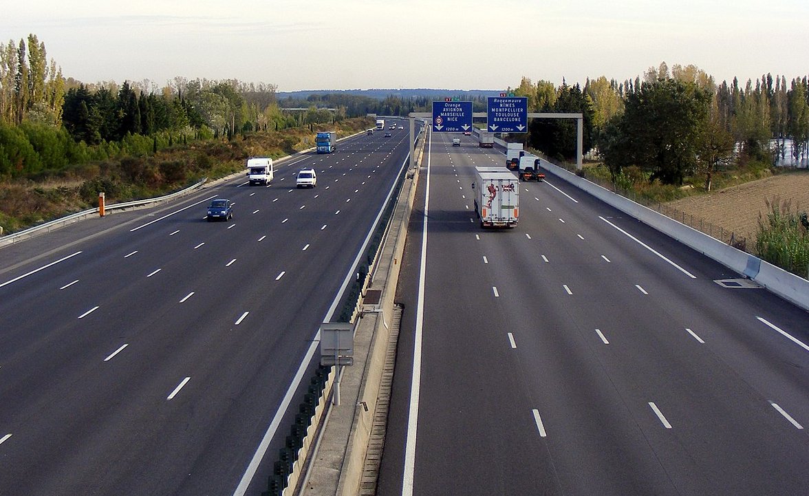 Fdesouche.com est une revue de presse tweet media