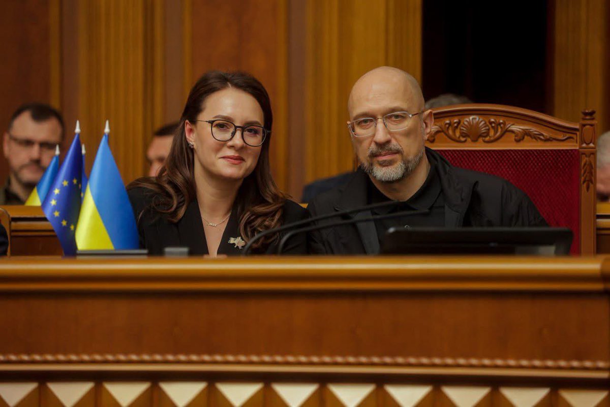 Svyrydenko_Y's tweet image. Deeply grateful to Denys Shmyhal and the entire team of the previous government.
Over three years ago, he invited me to join his team—and since then, we’ve been through a lot together. A full-scale invasion. Decisions made under air raid sirens. Fatigue, anxiety, responsibility.…