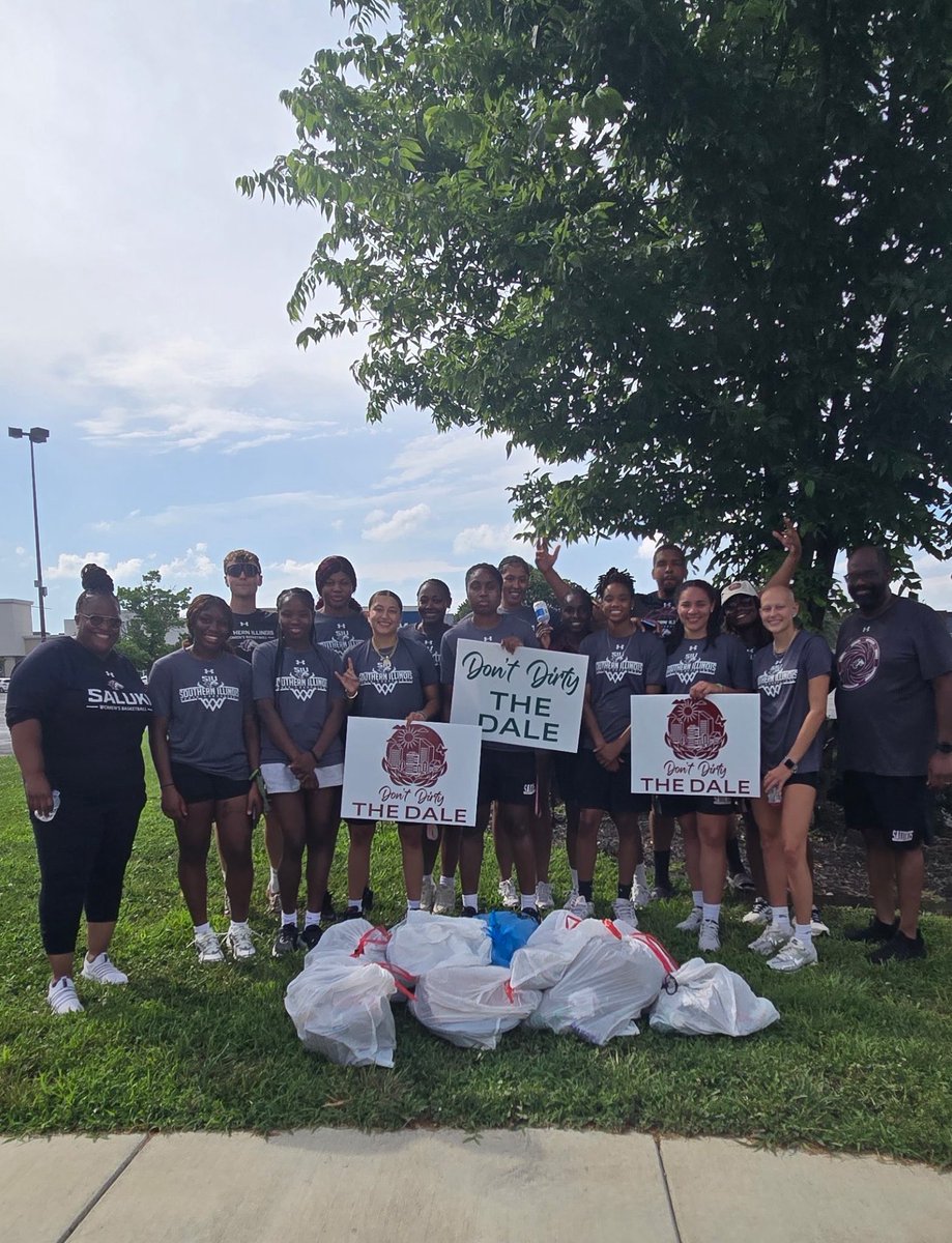 SIU_WBasketball's tweet image. Spent another great evening with Don’t Dirty the Dale ✨
Major thank you to Nic from Prairie Living for providing everyone with Gatorade and water!
#Salukis