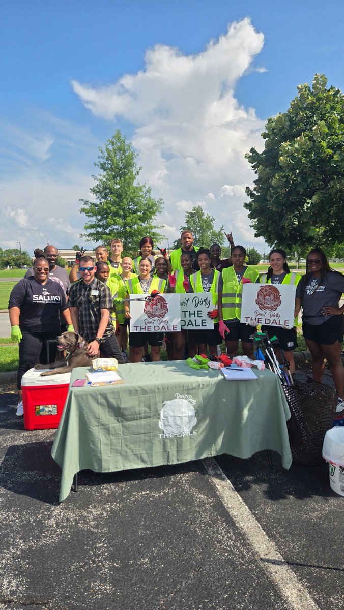 SIU_WBasketball's tweet image. Spent another great evening with Don’t Dirty the Dale ✨
Major thank you to Nic from Prairie Living for providing everyone with Gatorade and water!
#Salukis