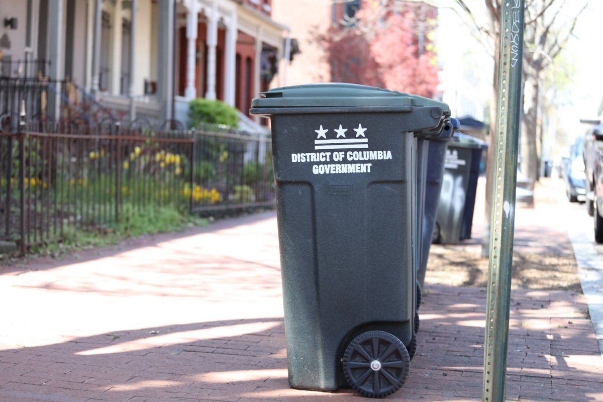 DCDPW's tweet image. 🌧️📞 Trouble with your trash can?
📲 Call 311 for help,
🌐 Or visit 311.dc.gov,
Together, we keep DC clean! #TrashFreeDC