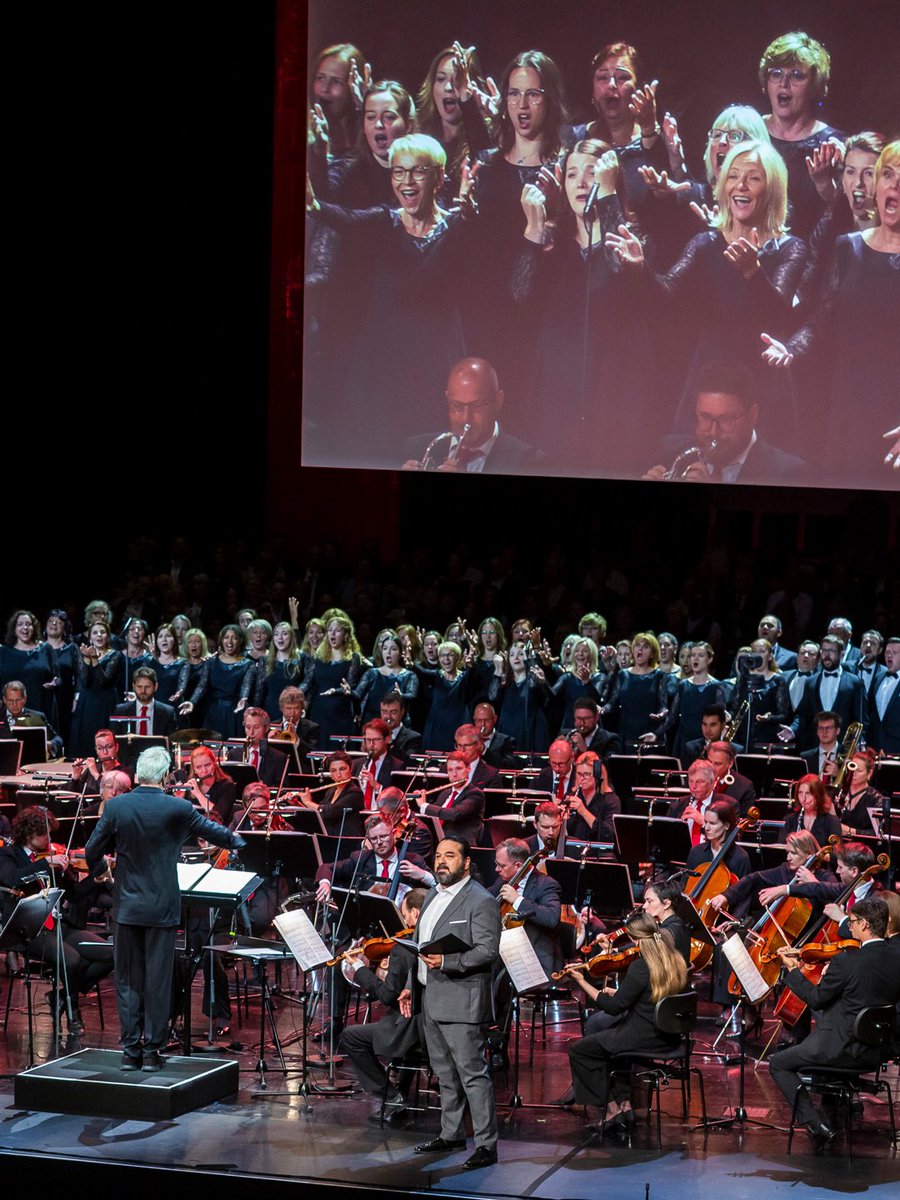 Endlich ist es so weit! Die 79. Bregenzer Festspiele sind eröffnet. 

Traditionell durften #wirsymphoniker den musikalischen Festakt gestalten.

📷 1 - 2 Wiener Symphoniker / Niesel-Reghenzani 
3 - 4 Bregenzer Festspiele / Lisa Mathis