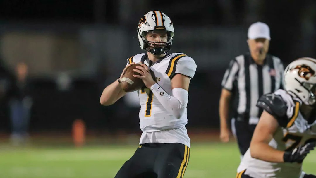 MitchBookLive's tweet image. What a list! Past and present. California’s Elite? Vote Now on Who Is the Top California QB in 2025
si.com/high-school/ca…
From Brady to Elway to Goff of yesteryear to @ryderly0ns and @BradySmigiel today. Here's best of 2025 and you decide who is gonna have the biggest season…