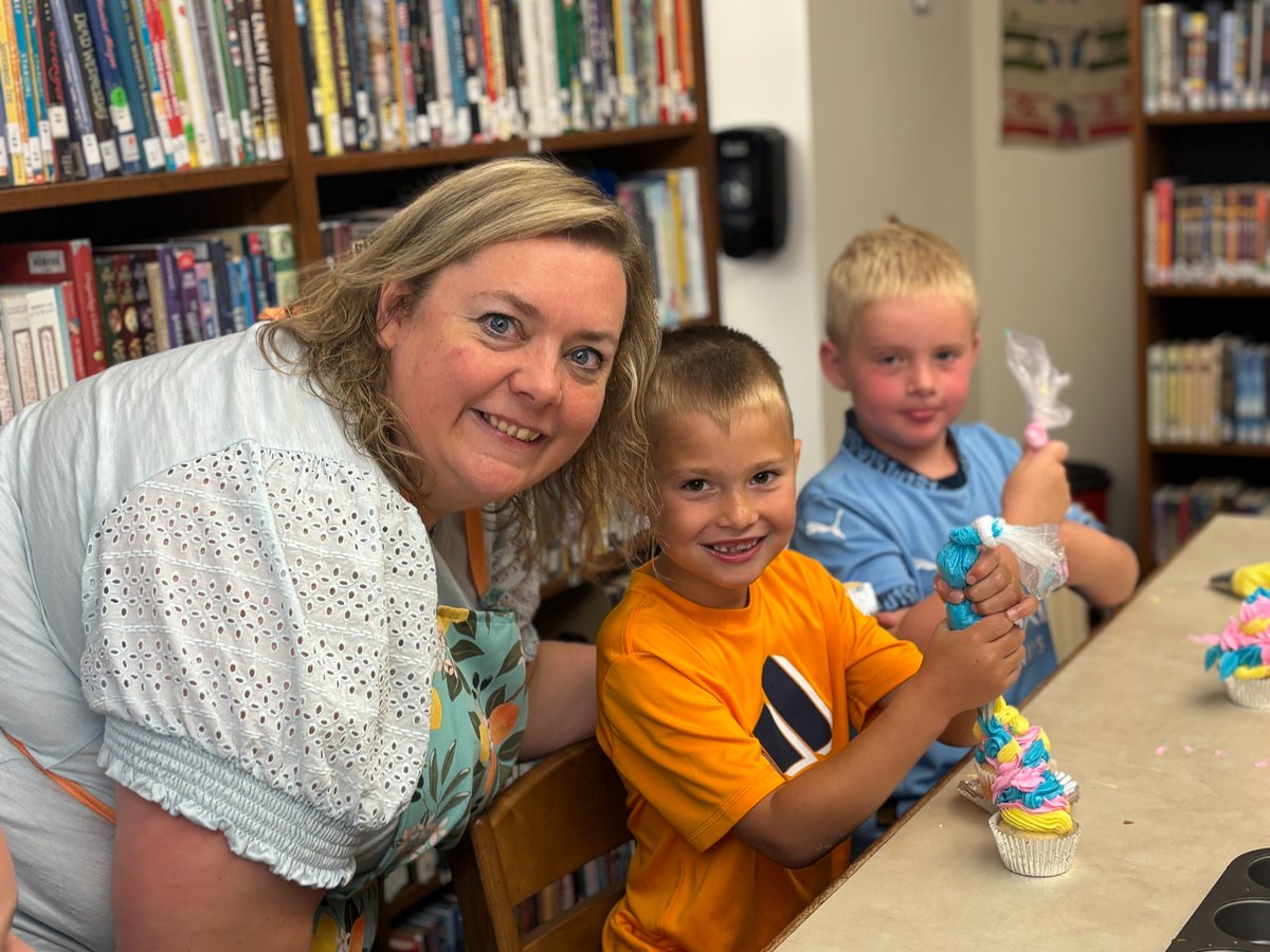 Lake George Elementary Library tweet media