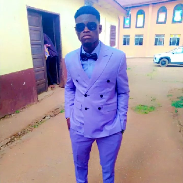 ValentinEl5624's tweet photo. #NouvellePhotoDeProfil https://t.co/rZrDWsNTVm